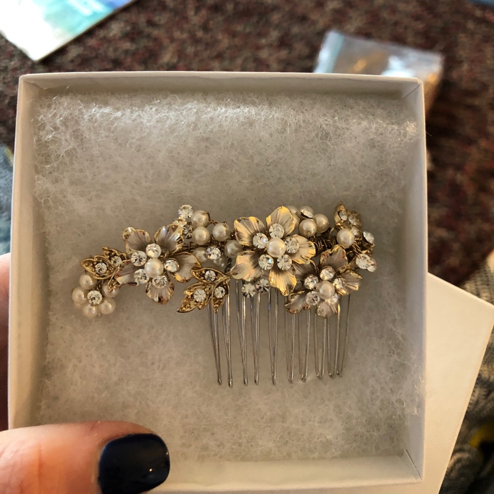 Beautiful floral hair comb clip